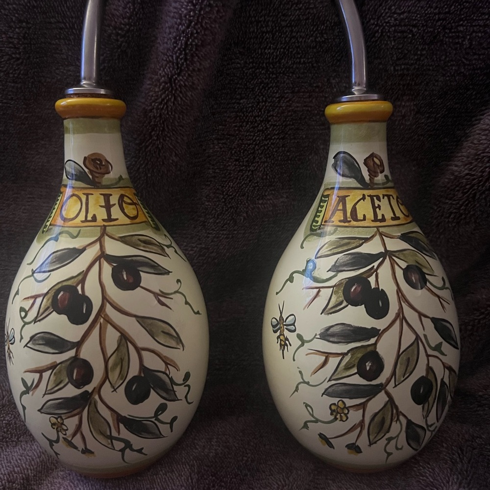 Hand painted from Italy 🇮🇹 Olive Oil and Vinegar Dispensers